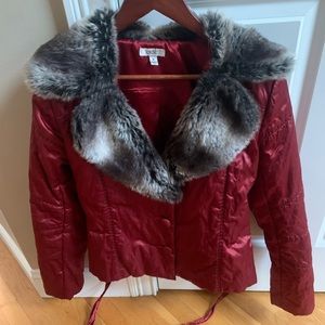 Cache lightweight maroon jacket with faux fur trim - med
